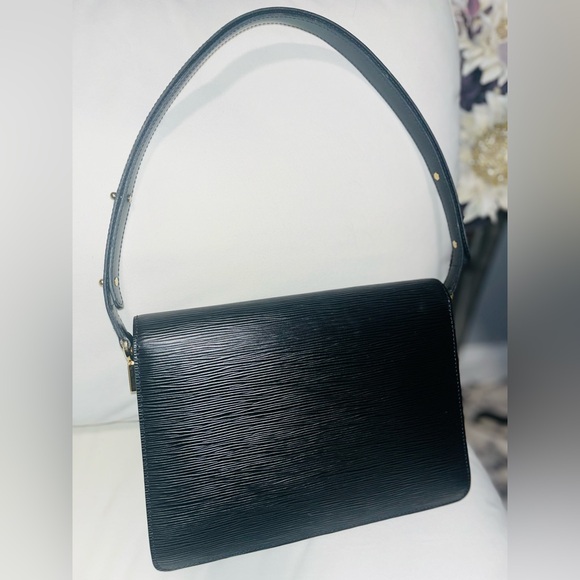 Louis Vuitton (LV) Green and Black Epi - Picture 3 of 12